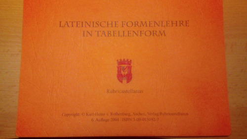 Lateinische Formenlehre in Tabellenform