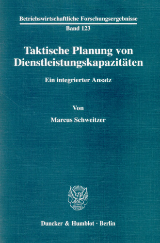 Taktische Planung von Dienstleistungskapazitäten: Ein integrierter Ansatz