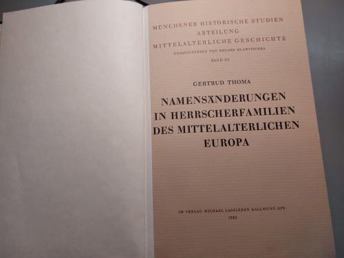 Namensänderungen in Herrscherfamilien des mittelalterlichen Europa